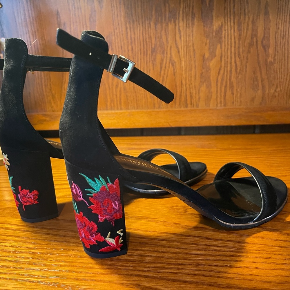 Kenneth Cole “Lisa” Elegant Black Suede Floral Embroidered Women's Heels, 10M
